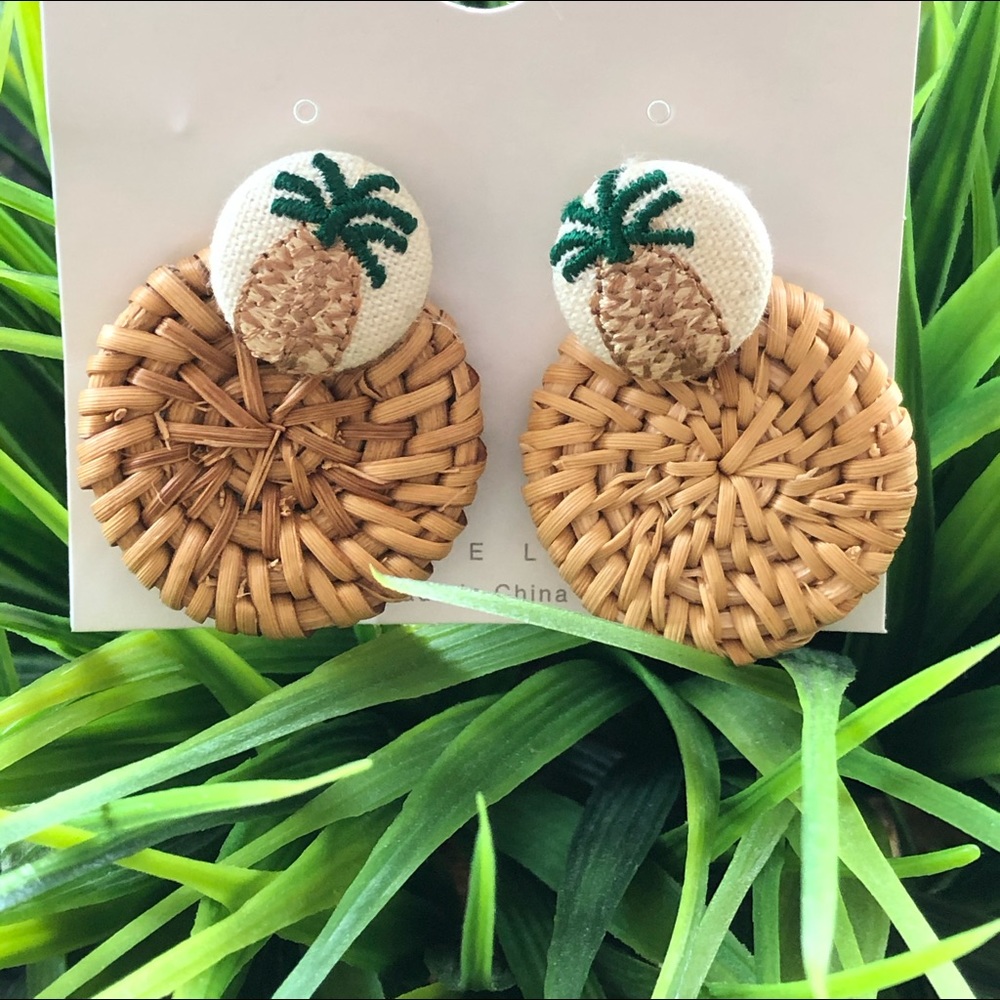 Ratan pineapple Earrings - Picture 3 of 4
